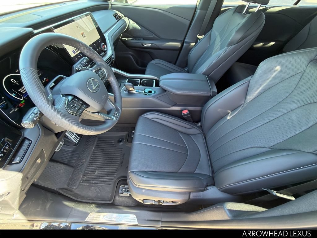 Used 2026 Lexus TX 500h AWD w/ Technology Package image 15