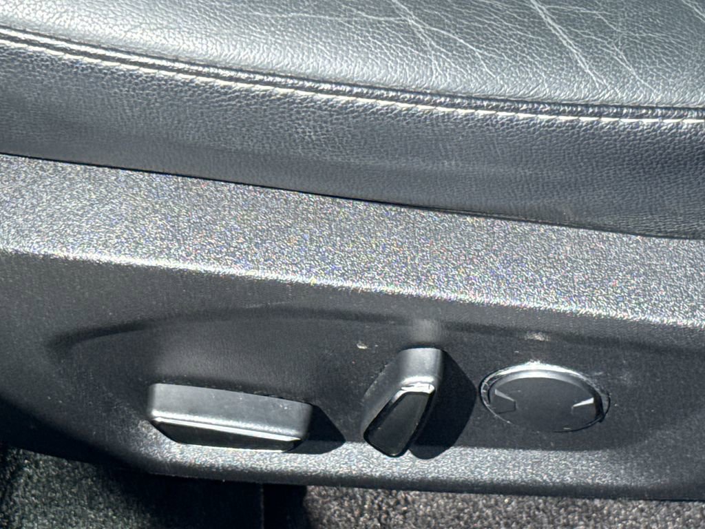 Used 2018 Ford Fusion SE w/ Fusion SE Technology Package image 22