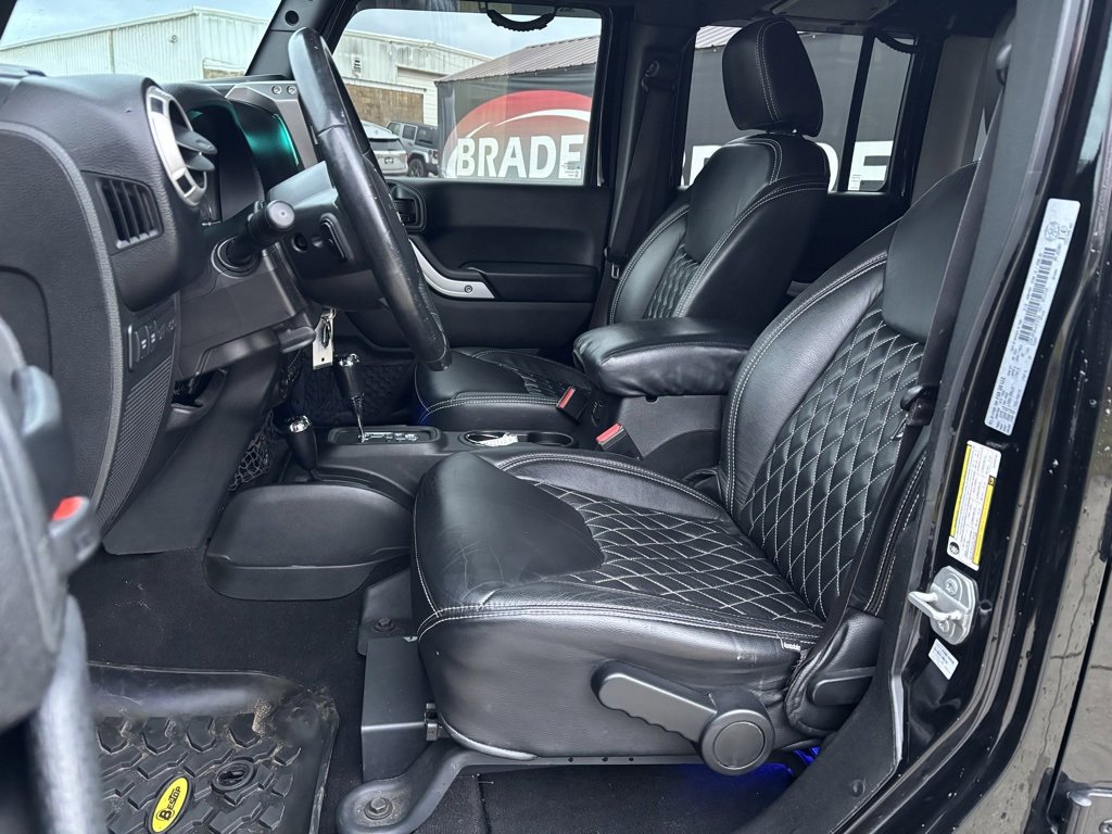 Used 2018 Jeep Wrangler Unlimited Rubicon w/ Cold Weather Group image 21