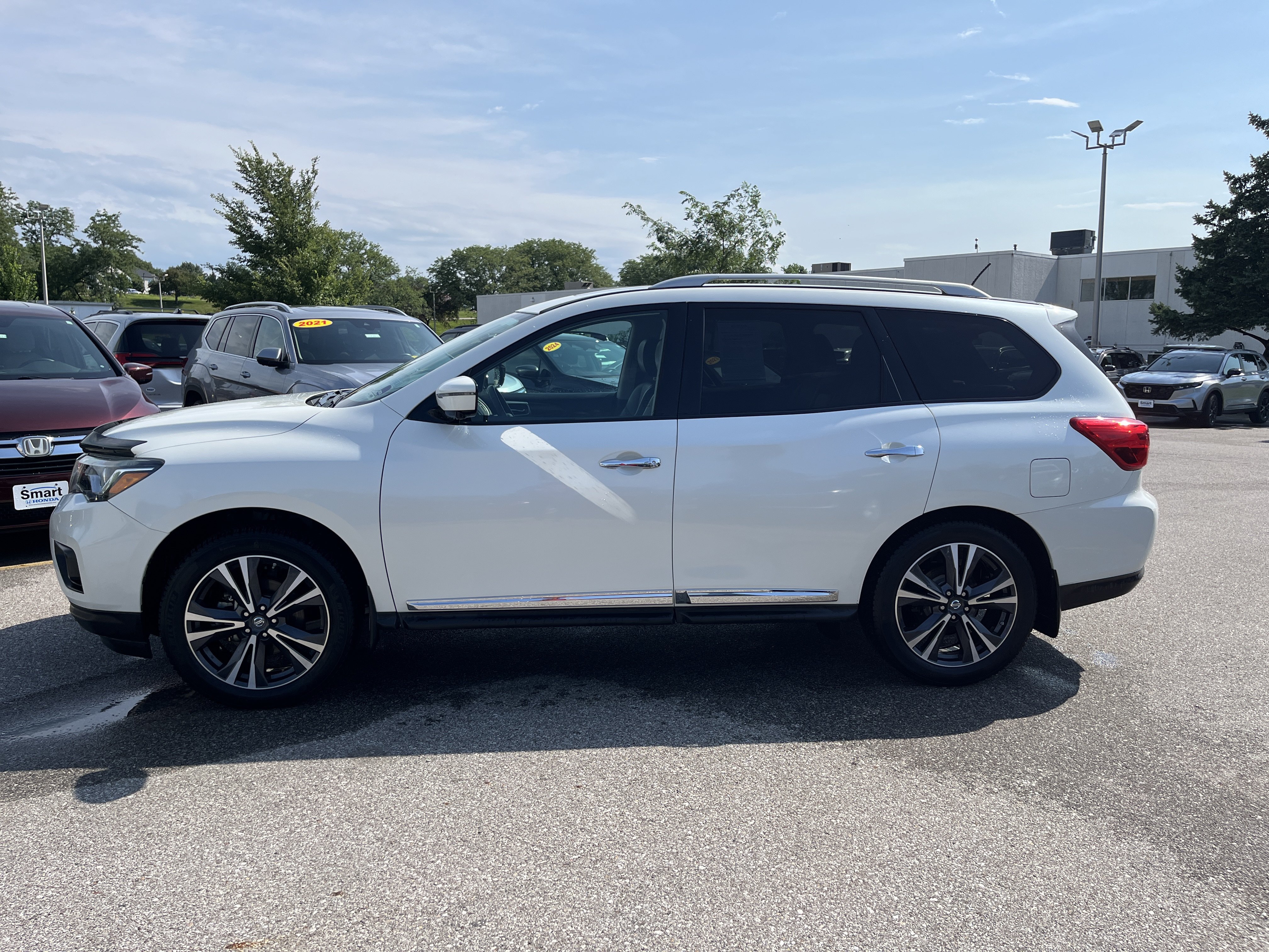 Used 2017 Nissan Pathfinder Platinum w/ Cargo Package AWD/4WD image 7