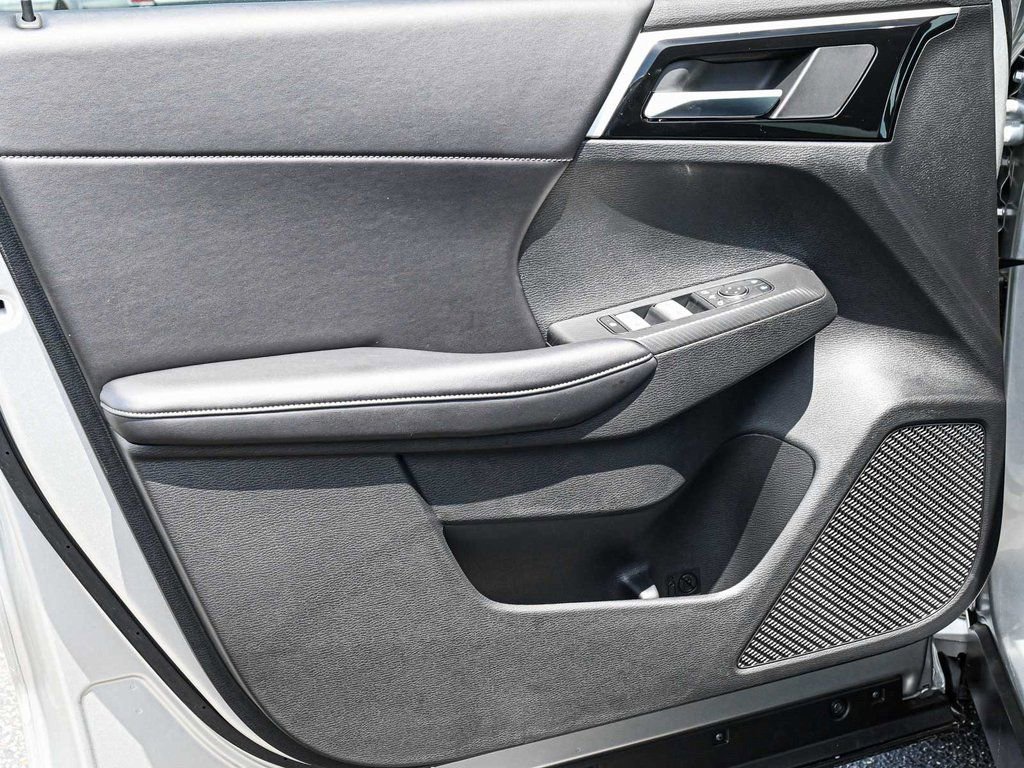 New 2024 Mitsubishi Outlander SE image 8