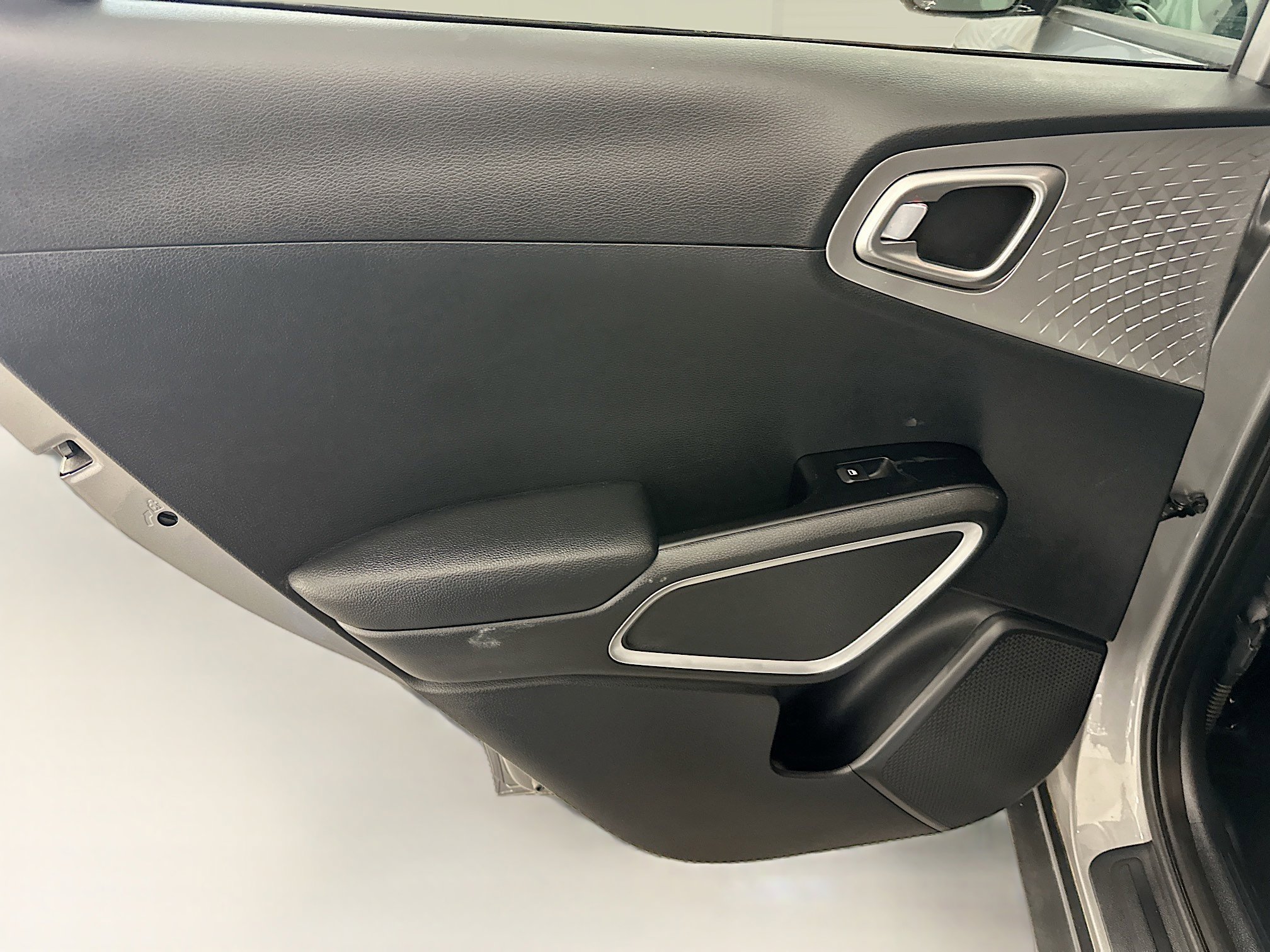 Used 2025 Kia Soul LX w/ LX Technology Package FWD image 26