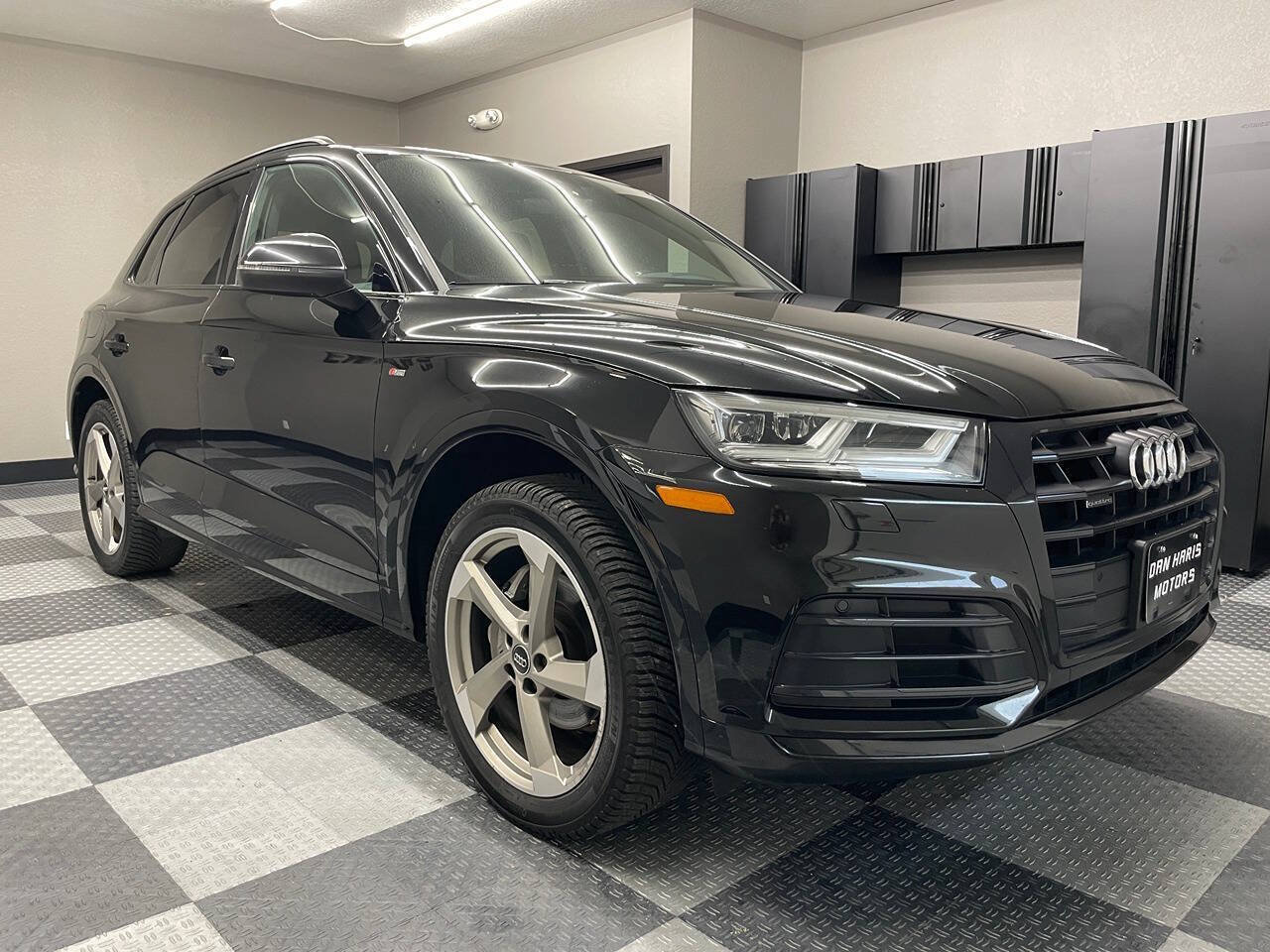 Used 2020 Audi Q5 2.0T Titanium Premium Plus w/ Premium Plus Package AWD/4WD image 4