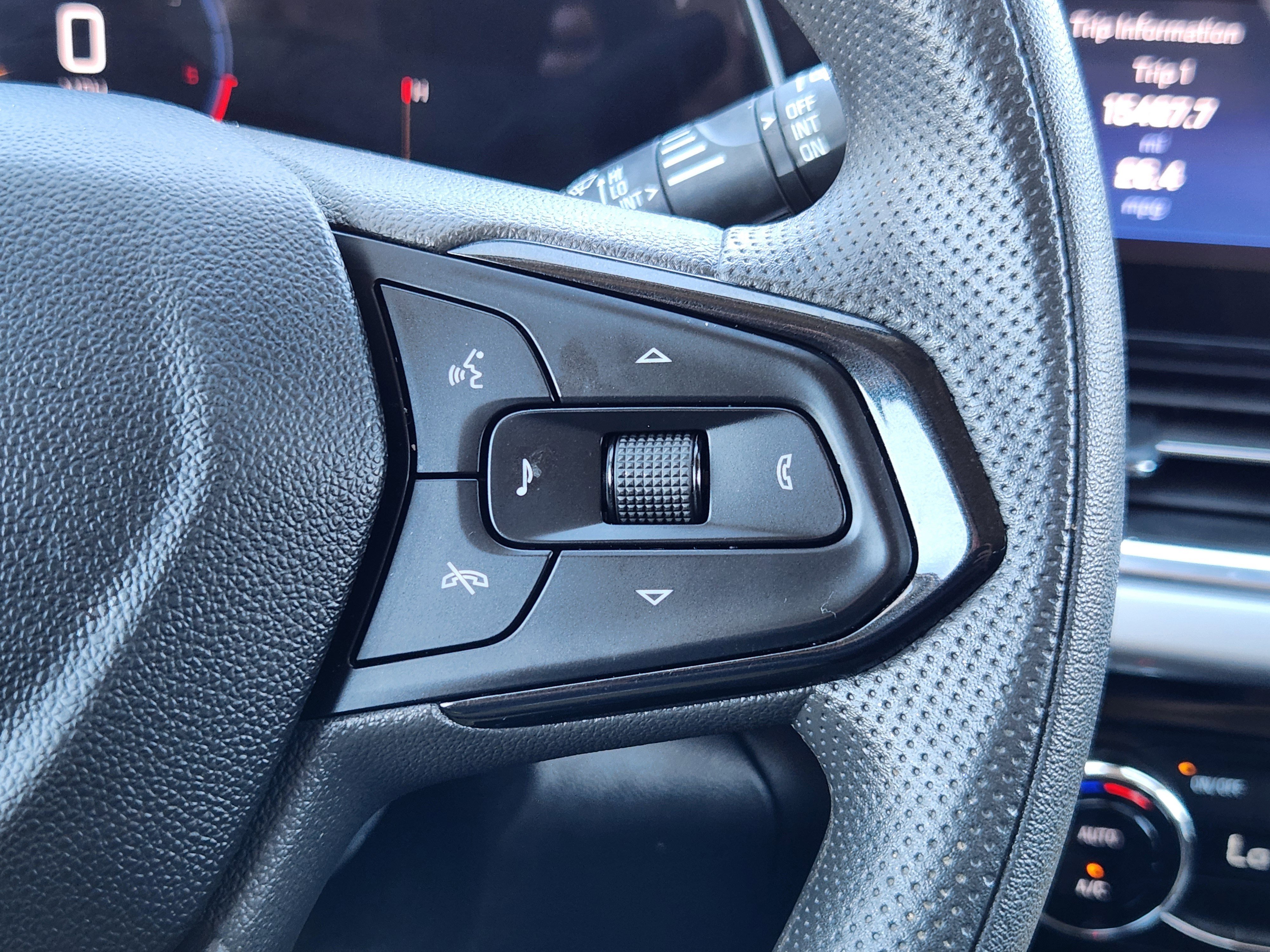 Used 2025 Chevrolet Trax LT FWD image 19