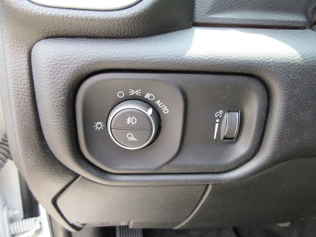 Used 2024 RAM 2500 Big Horn AWD/4WD image 25