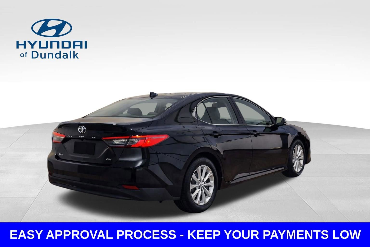 Used 2025 Toyota Camry LE image 2