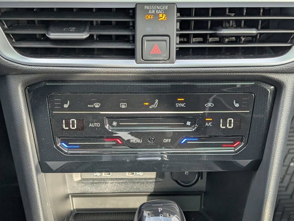 New 2026 Volkswagen Taos SE FWD image 21