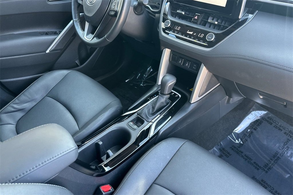 Used 2023 Toyota Corolla Cross XLE image 19