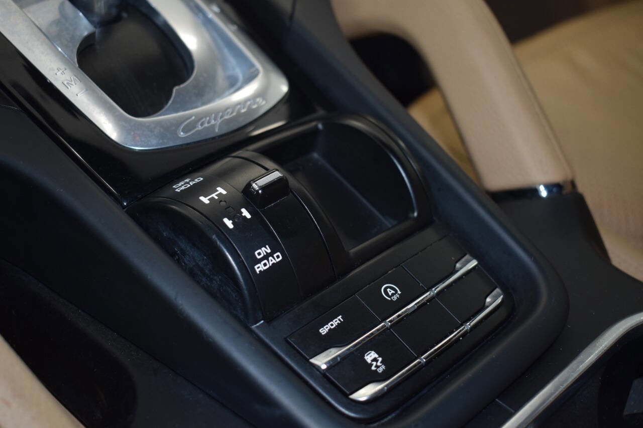 Used 2016 Porsche Cayenne image 17