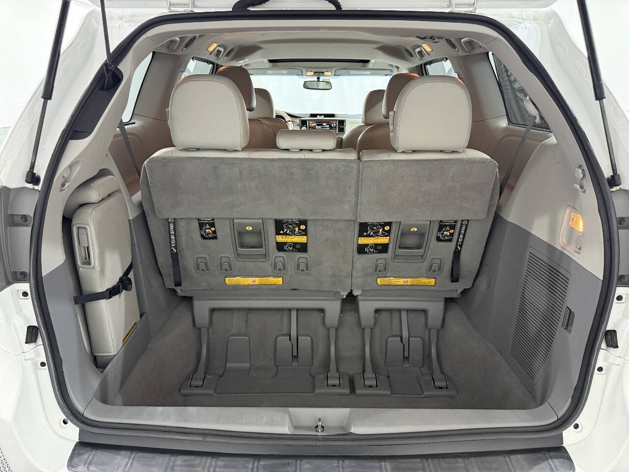 Used 2011 Toyota Sienna XLE FWD image 35
