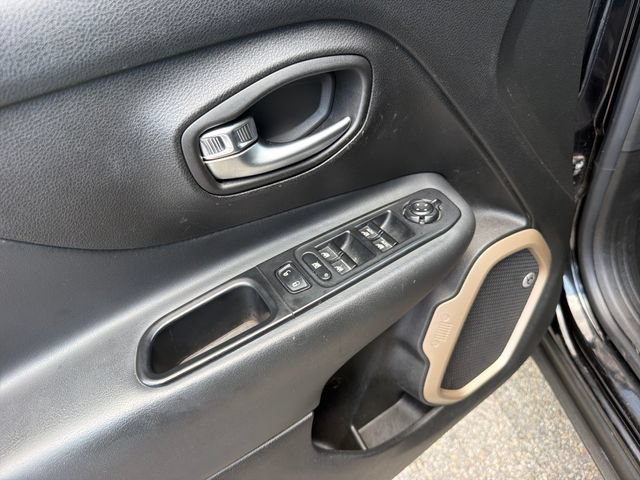 Used 2016 Jeep Renegade 75th Anniversary AWD/4WD image 13