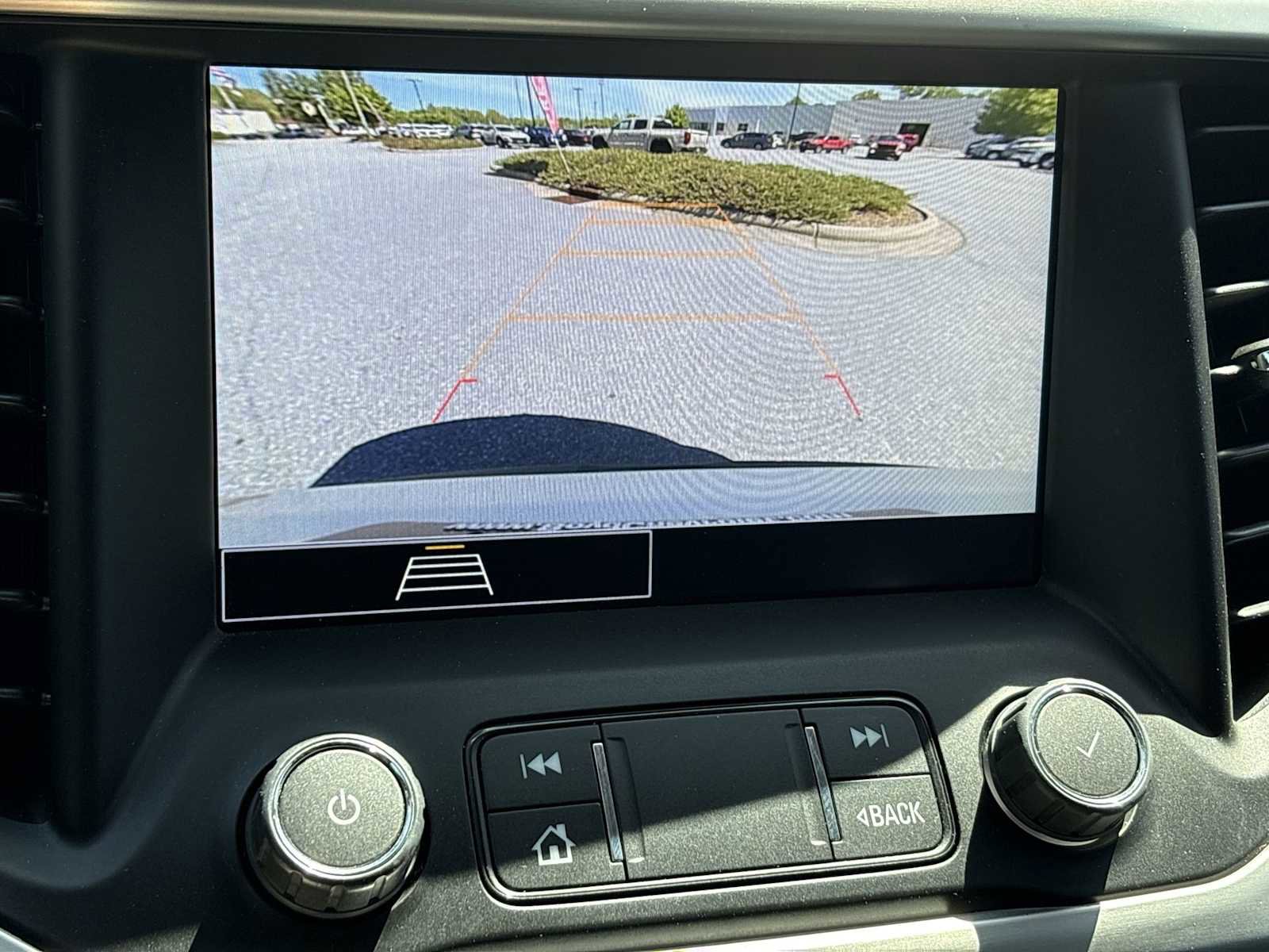 Used 2023 GMC Acadia SLE FWD image 14