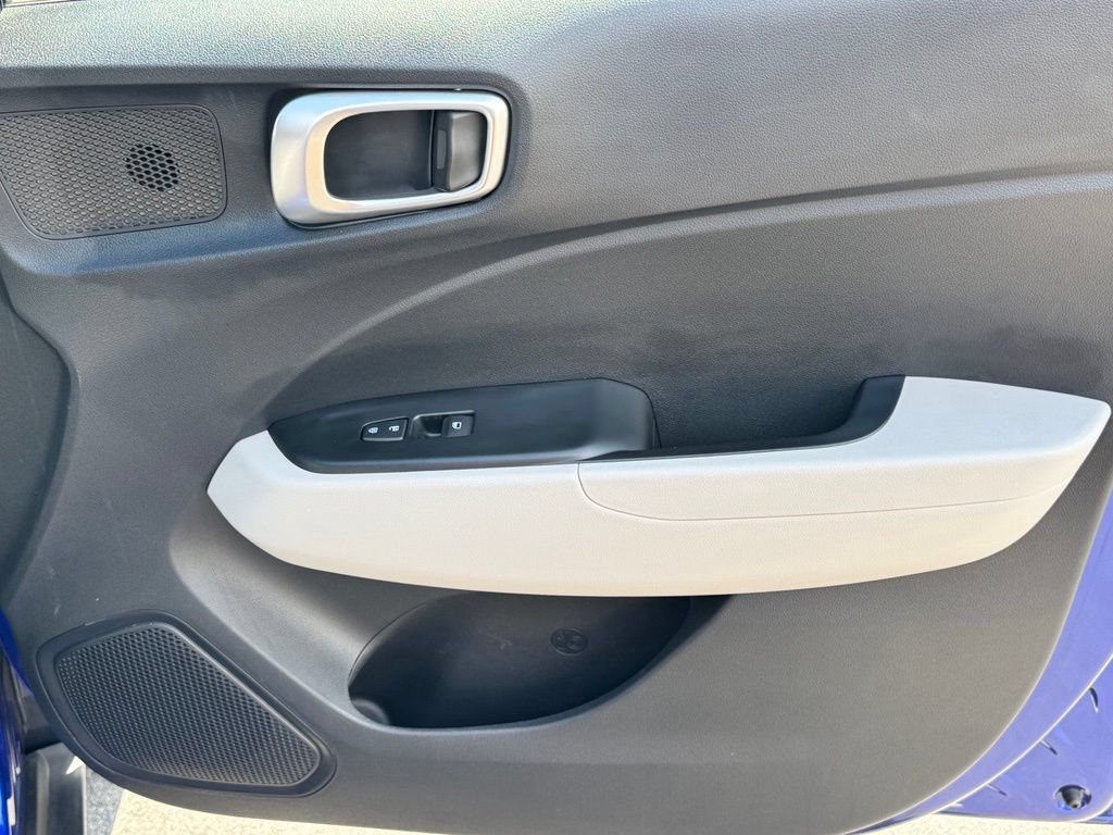 Used 2025 Hyundai Venue SEL FWD image 26