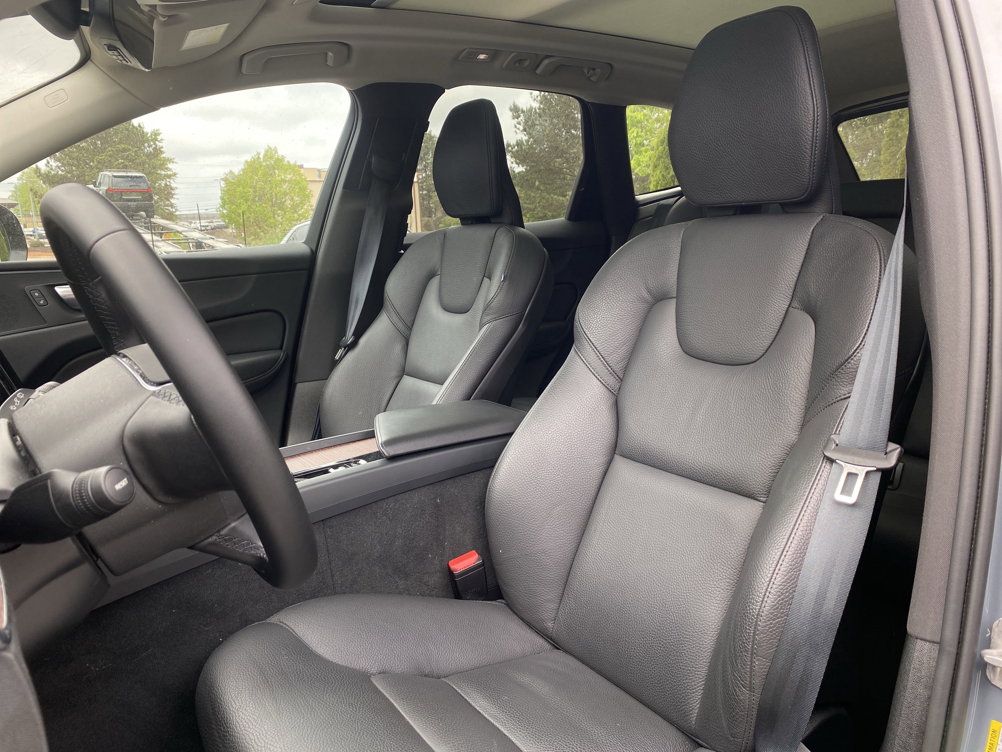 Used 2024 Volvo XC60 B5 Plus image 7