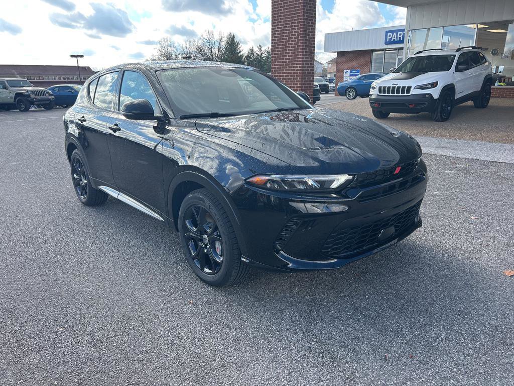 Used 2024 Dodge Hornet R/T Plus w/ R/T Blacktop Package AWD/4WD image 4