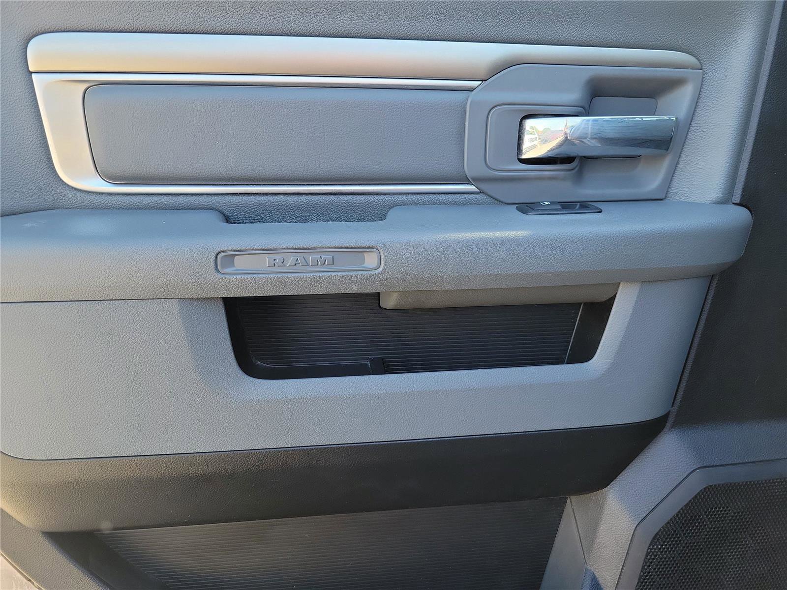 Used 2020 RAM 1500 Classic SLT AWD/4WD image 14