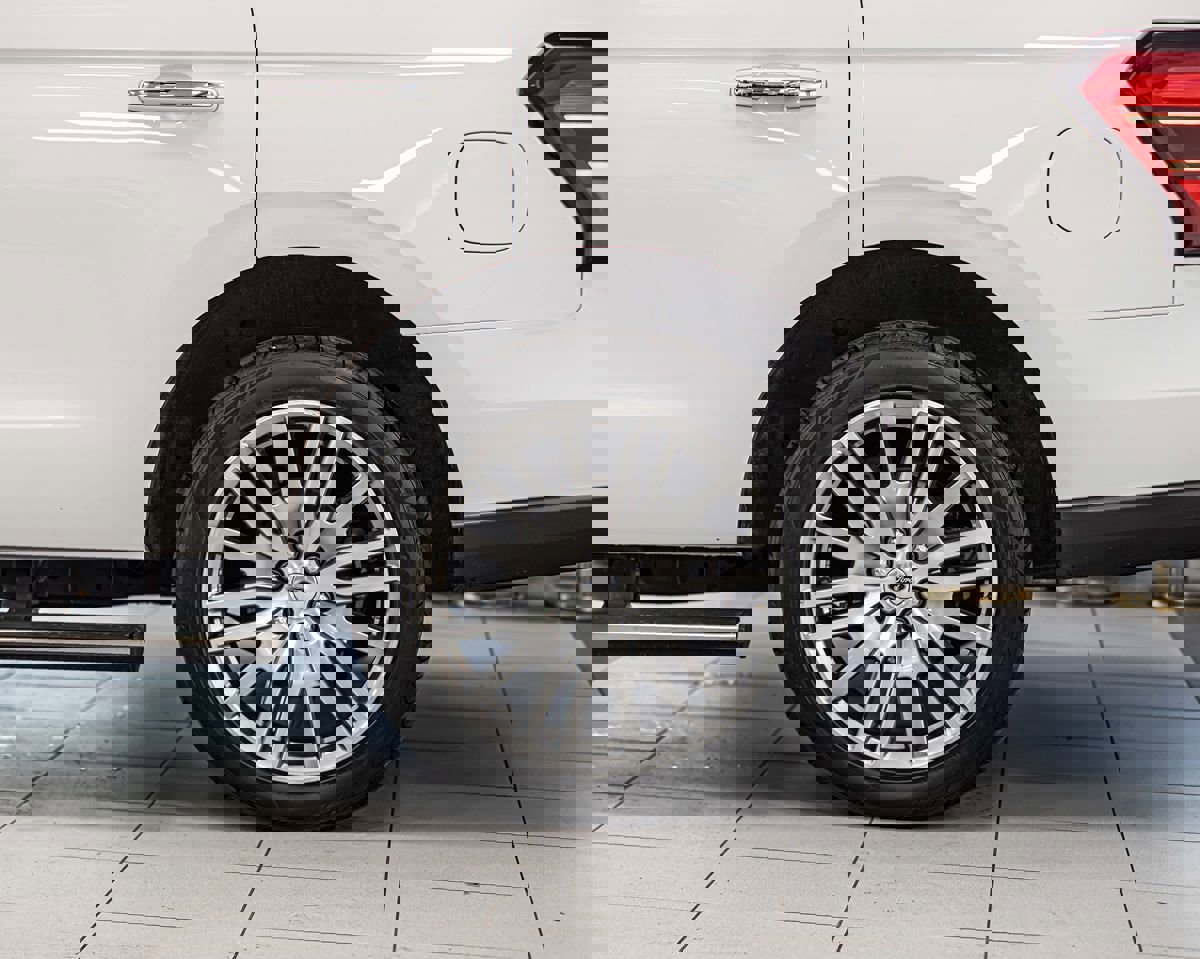 Used 2024 Ford Expedition Limited AWD/4WD image 8