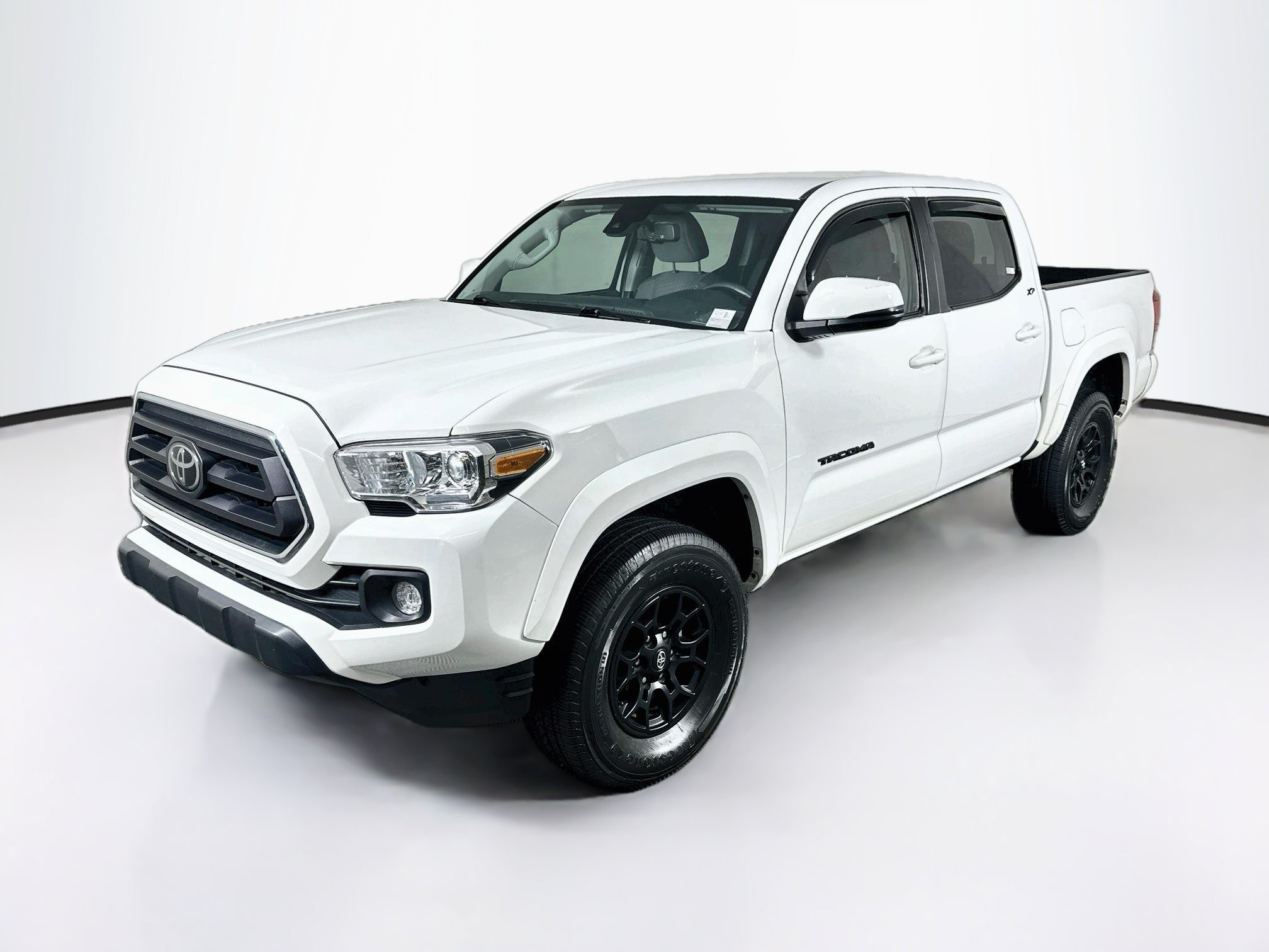 Used 2022 Toyota Tacoma SR5 w/ Technology Package RWD image 3