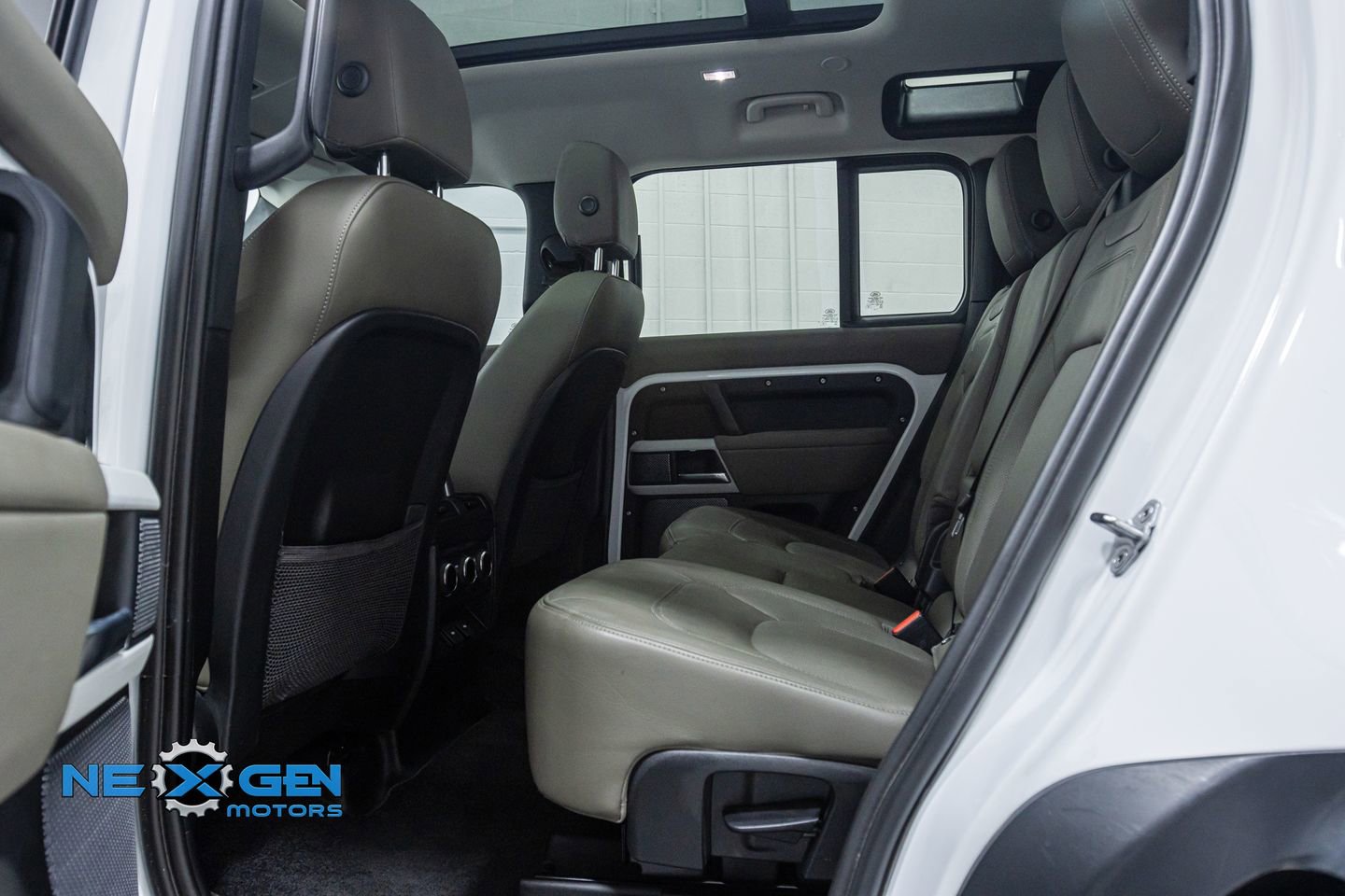 Used 2023 Land Rover Defender 110 S image 25