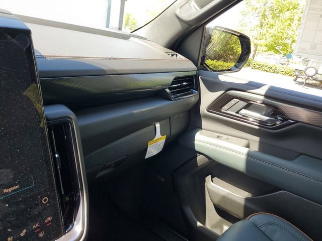 New 2026 GMC Yukon XL AT4 AWD/4WD image 25