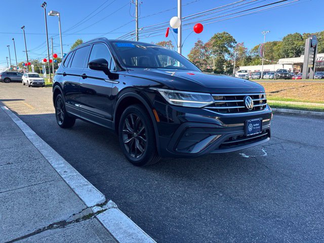 Certified 2022 Volkswagen Tiguan SE w/ Panoramic Sunroof Package AWD/4WD image 6