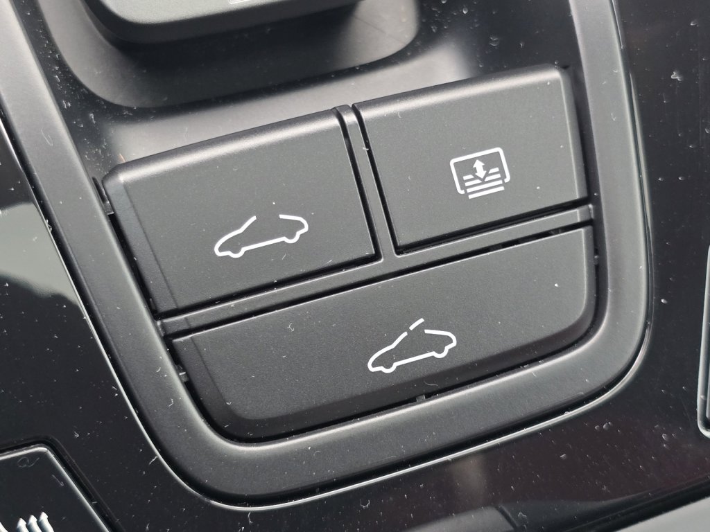 Certified 2020 Porsche 911 Carrera 4S image 24