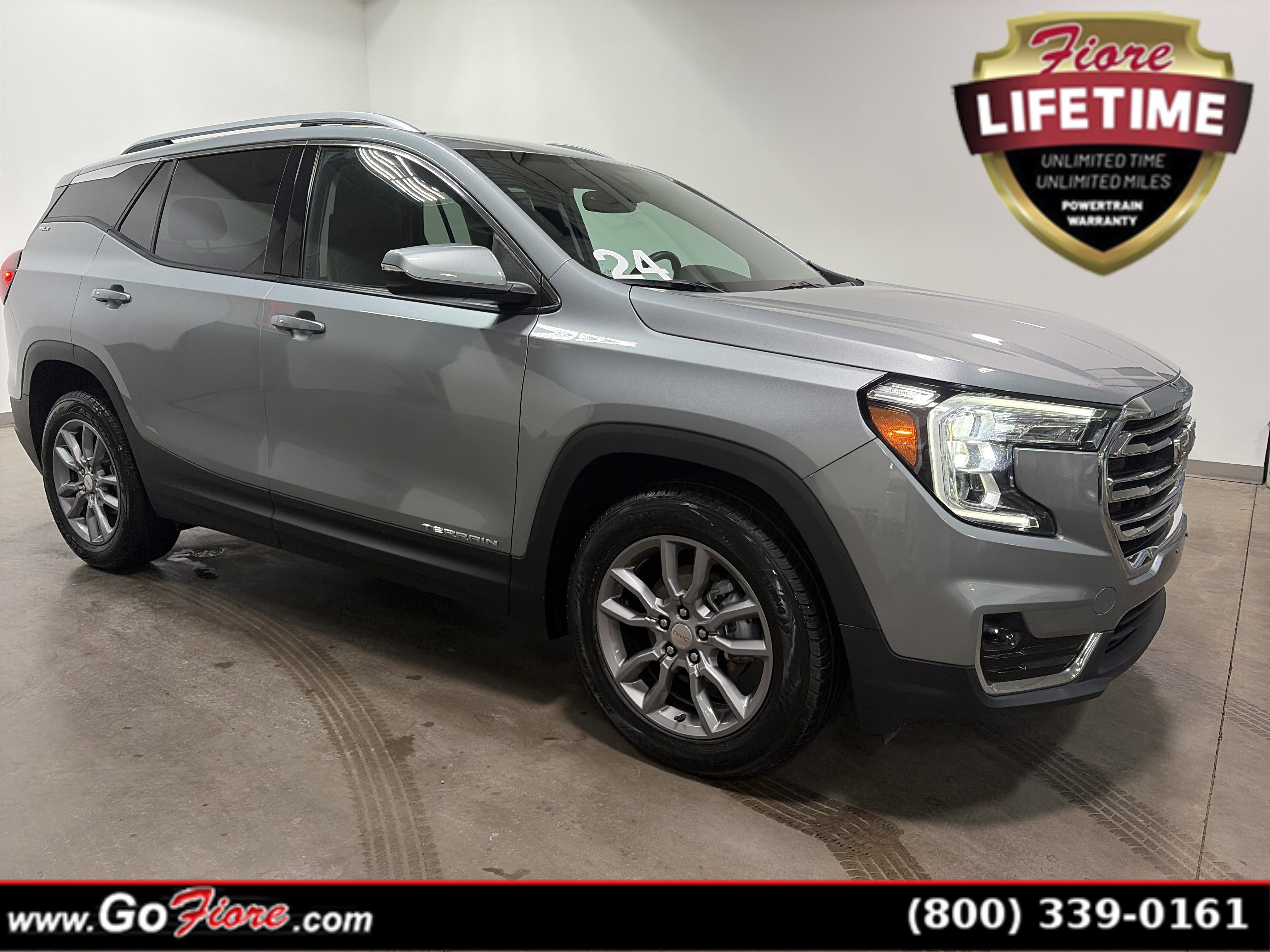 Used 2024 GMC Terrain SLT AWD/4WD image 1