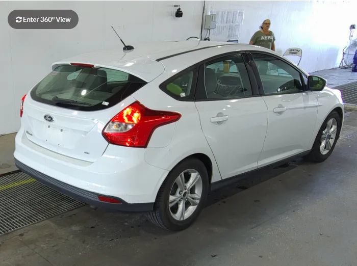 Used 2013 Ford Focus SE FWD image 2
