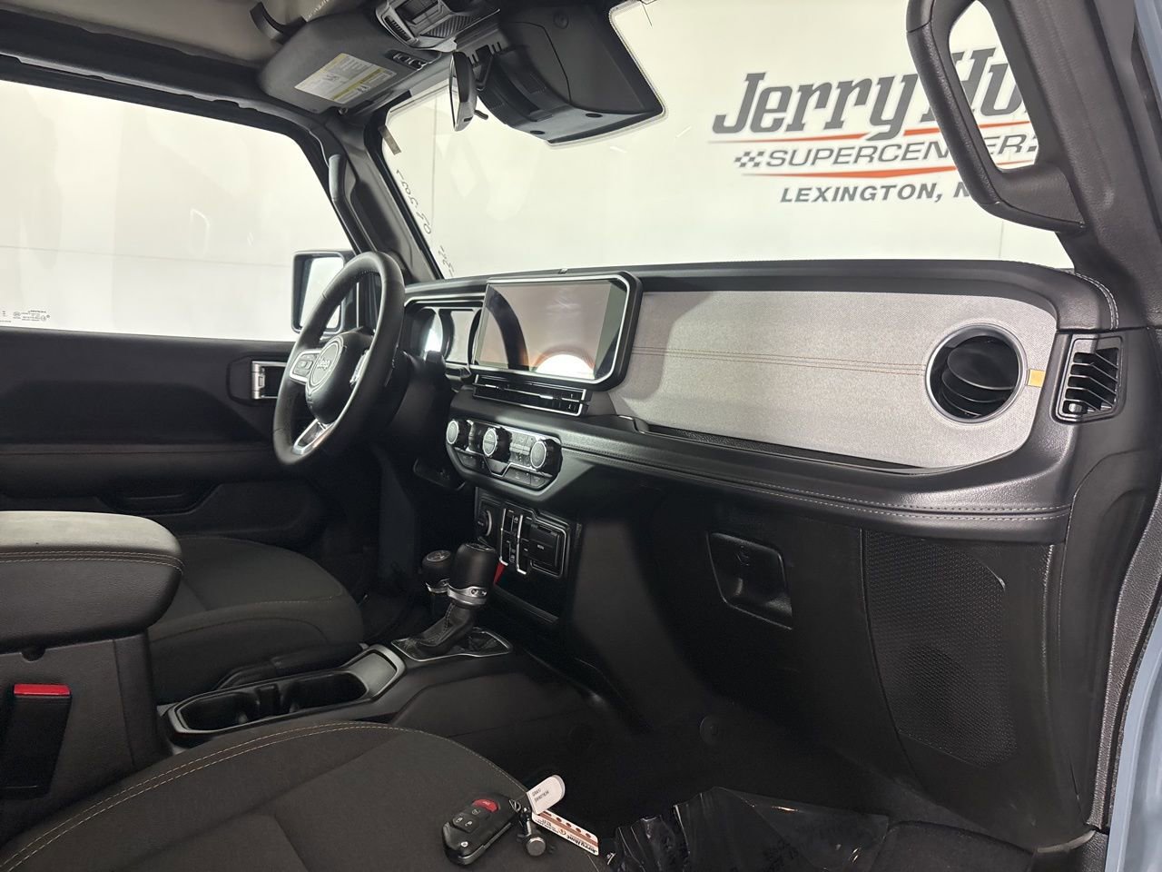 Used 2025 Jeep Wrangler Unlimited Sahara AWD/4WD image 26