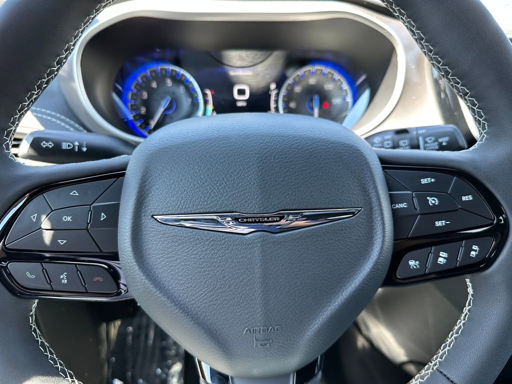 New 2026 Chrysler Pacifica Select FWD image 21