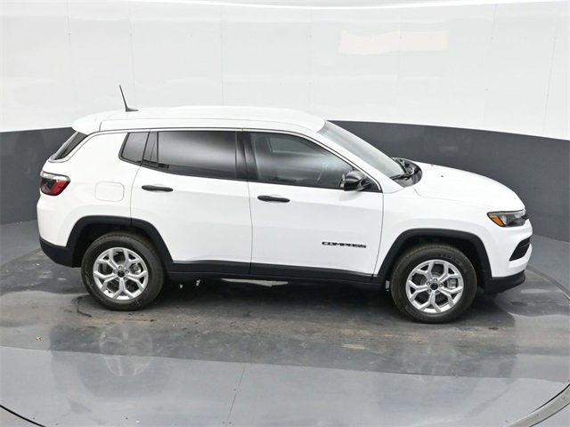 Used 2025 Jeep Compass Sport image 29