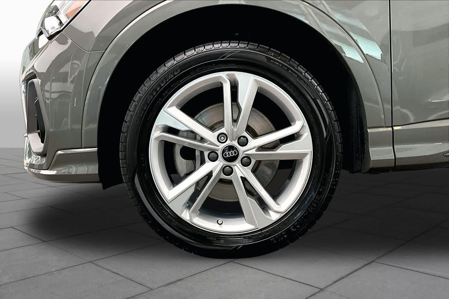 Used 2023 Audi Q3 2.0T Premium w/ Convenience Package AWD/4WD image 11