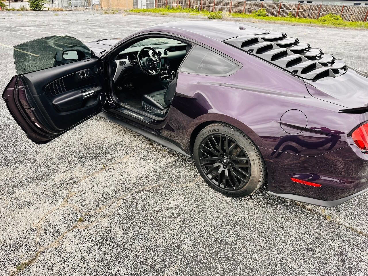 Used 2016 Ford Mustang GT Premium w/ Black Accent Package RWD image 13