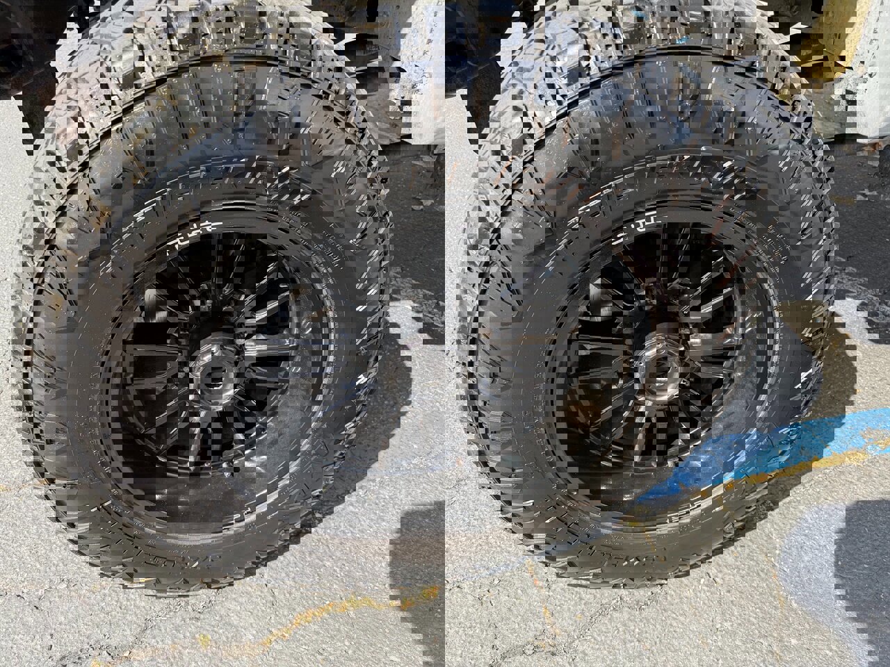 Used 2017 Ford F350 XLT w/ XLT Premium Package image 8