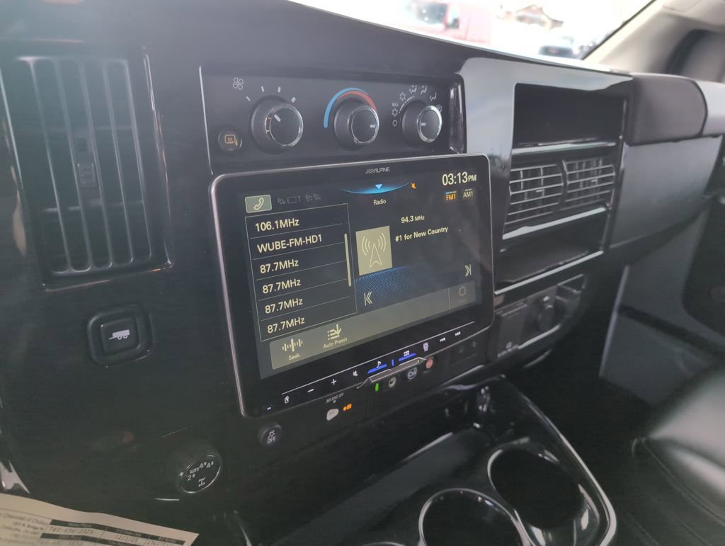 Used 2024 Chevrolet Express 2500 Extended image 21