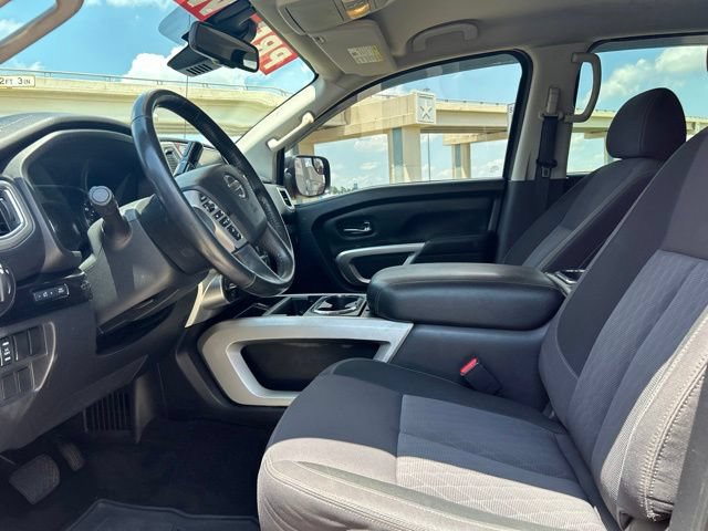 Used 2020 Nissan Titan SV w/ SV Convenience Package AWD/4WD image 33