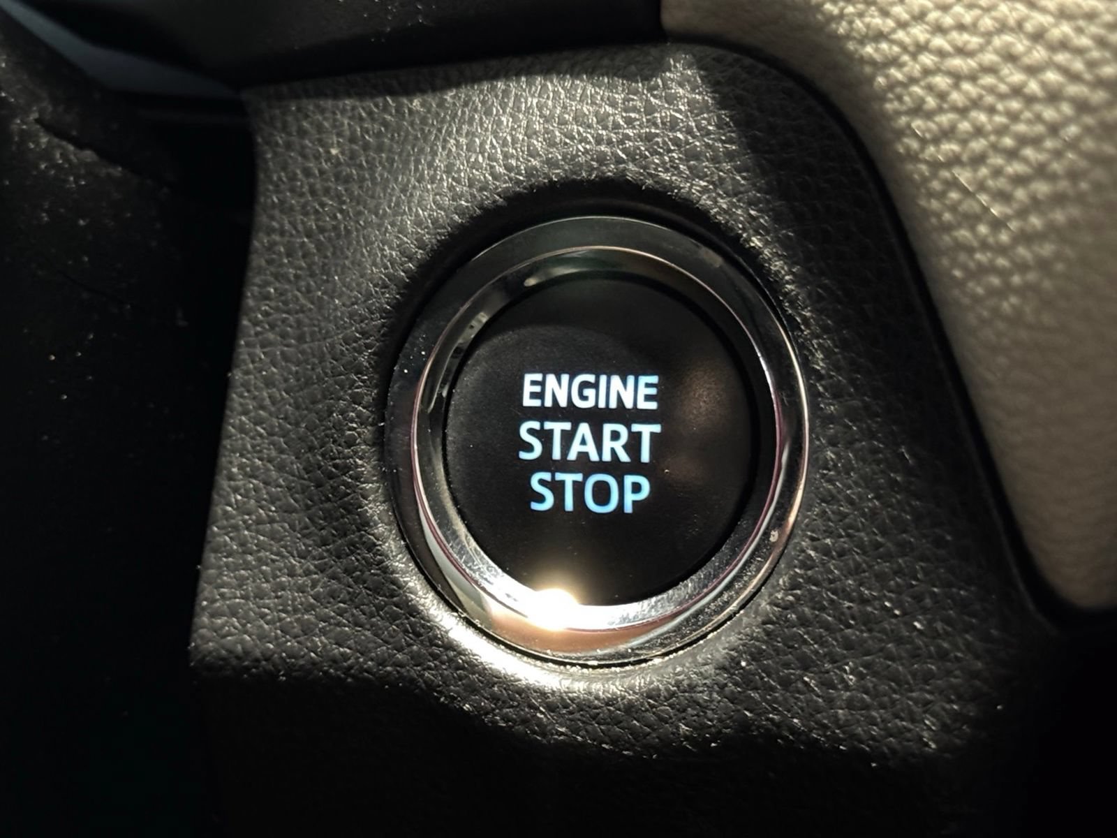 Used 2020 Toyota RAV4 XLE Premium AWD/4WD image 26