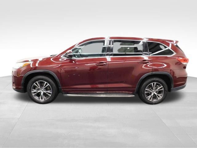 Used 2017 Toyota Highlander LE image 5