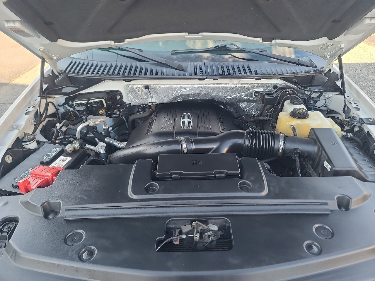 Used 2015 Lincoln Navigator 4WD image 24