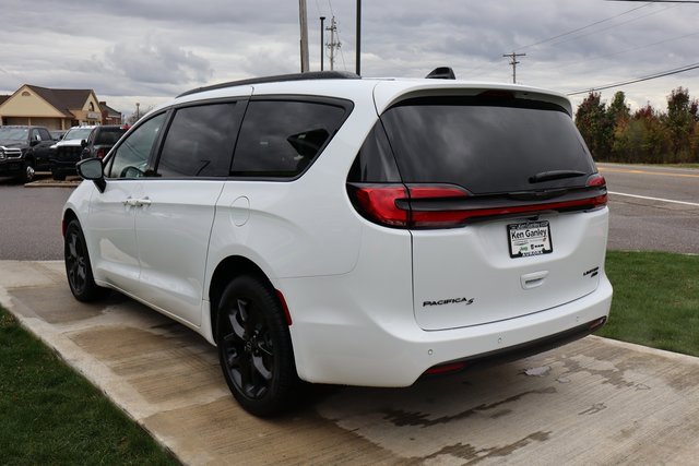 New 2026 Chrysler Pacifica Limited w/ S Appearance Package image 31