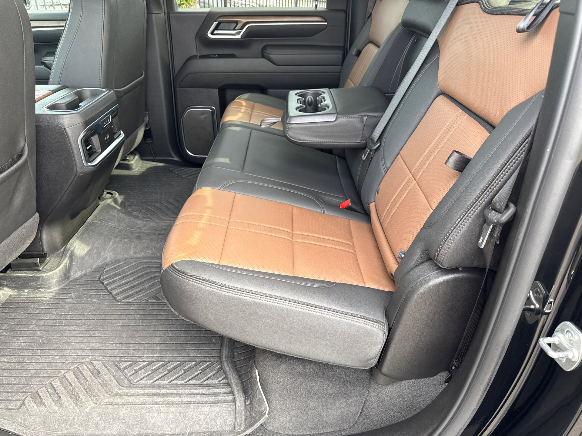 Used 2025 Chevrolet Silverado 3500 High Country w/ High Country Premium Package image 18