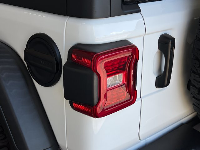 Used 2025 Jeep Wrangler Unlimited Rubicon w/ Safety Group AWD/4WD image 16
