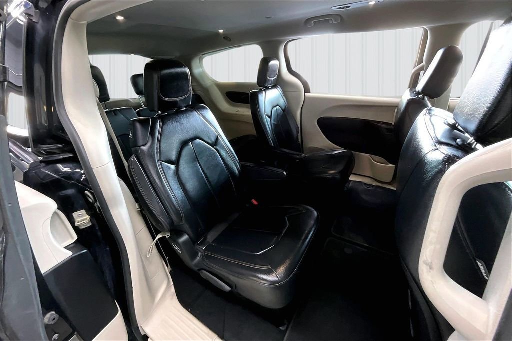 Used 2017 Chrysler Pacifica Touring-L image 26