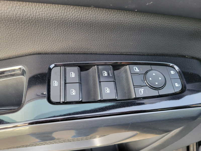 Used 2022 Nissan Pathfinder SL w/ SL Premium Package FWD image 18