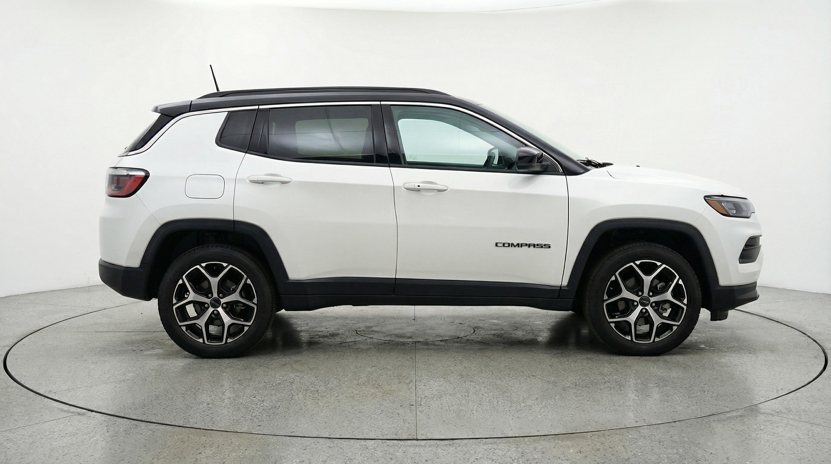 Used 2025 Jeep Compass Limited image 11