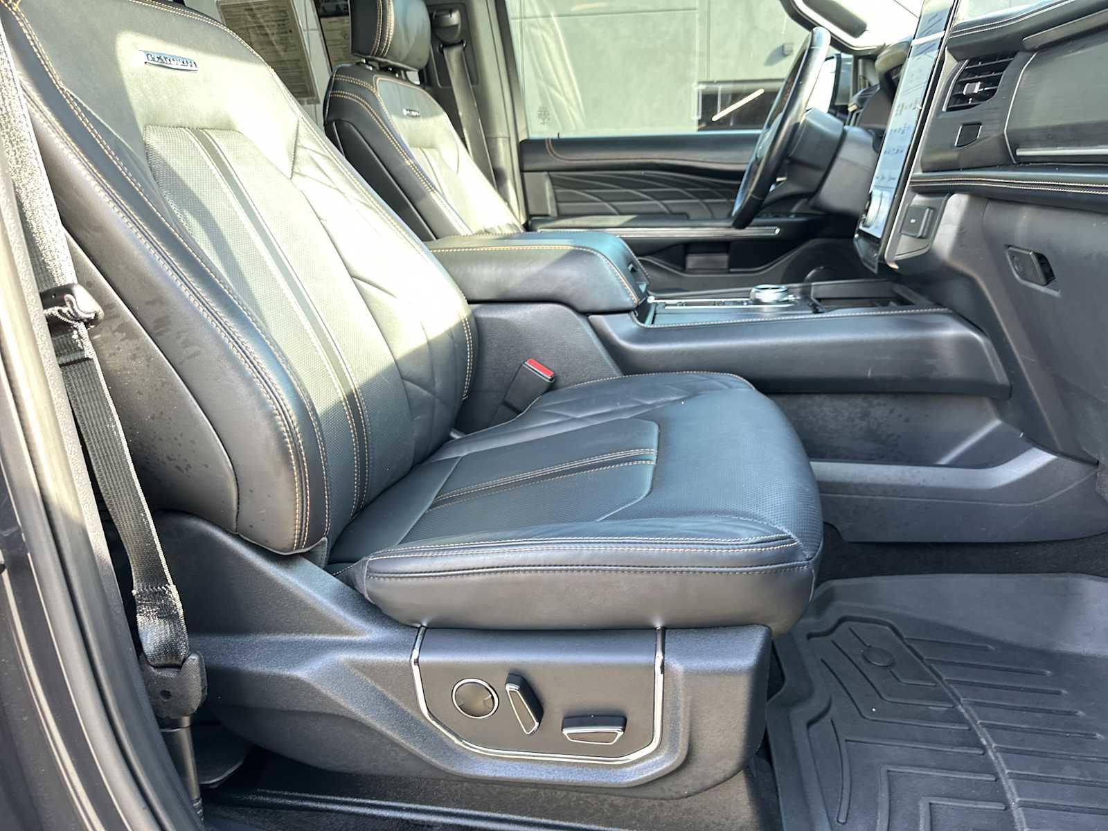 Used 2022 Ford Expedition Platinum image 27