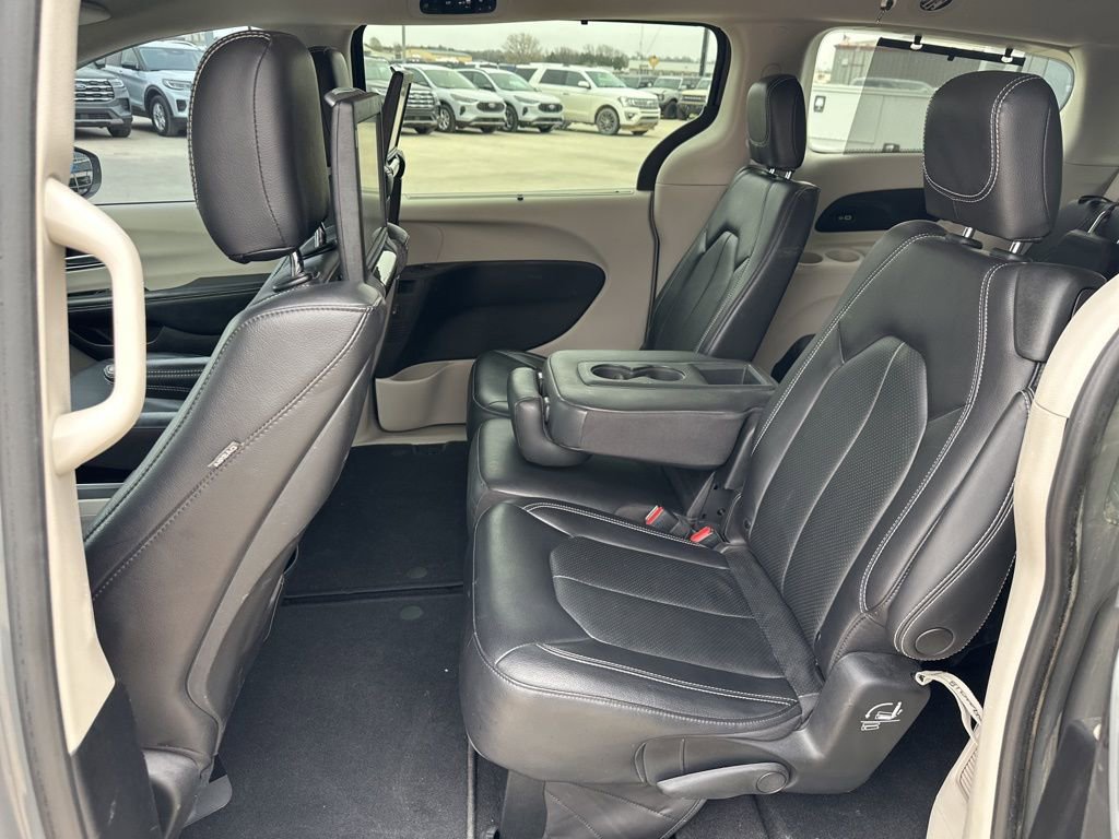 Used 2022 Chrysler Pacifica Touring-L w/ Uconnect Theater Family Group image 25