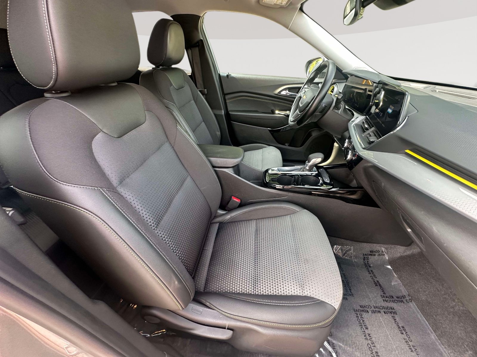 Used 2025 Chevrolet Trax LT FWD image 26