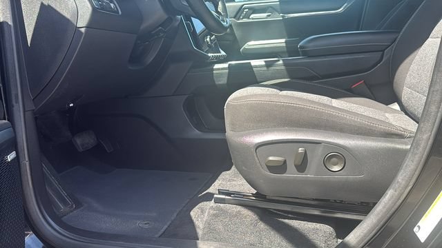 Used 2025 GMC Acadia Elevation FWD image 13