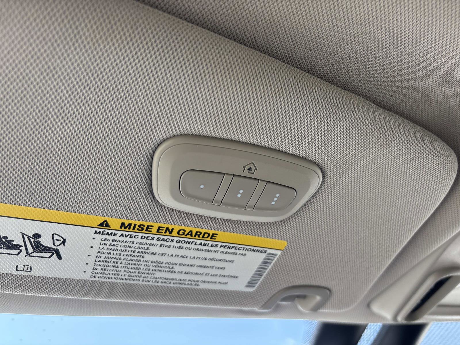 Used 2022 Chrysler Pacifica Limited image 32